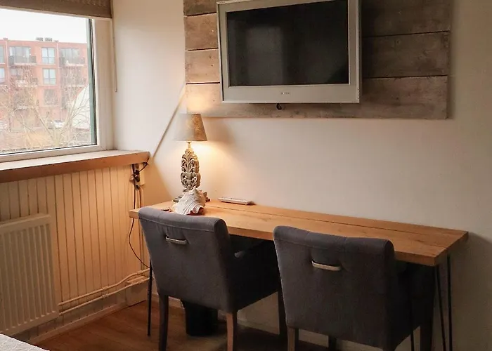 לינה וארוחת בוקר Zee-en-zo *